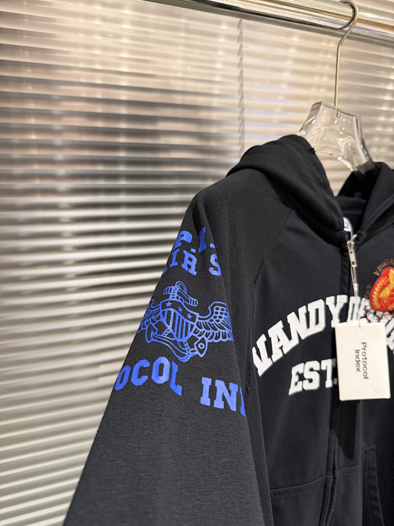 Fashion Brand 25FW Co-branded  - Streetwear Brand Slogans recension och pris